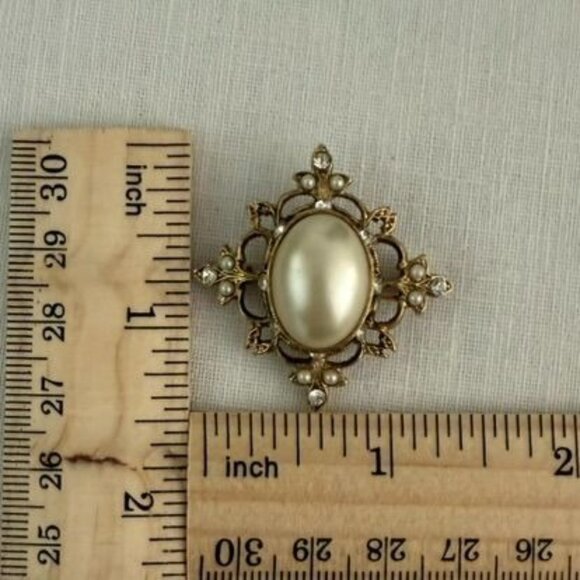 Vintage Faux Pearl Brooch with Rhinestone Accents Ornate Gold Tone Filigree Pin - Picture 11 of 12